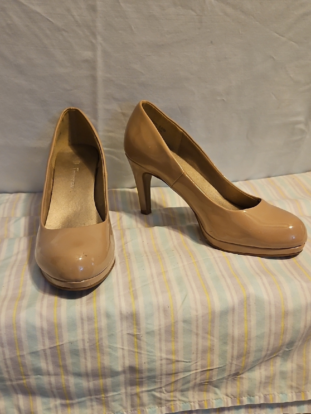 CL LAUNDRY Nude Platform Pumps